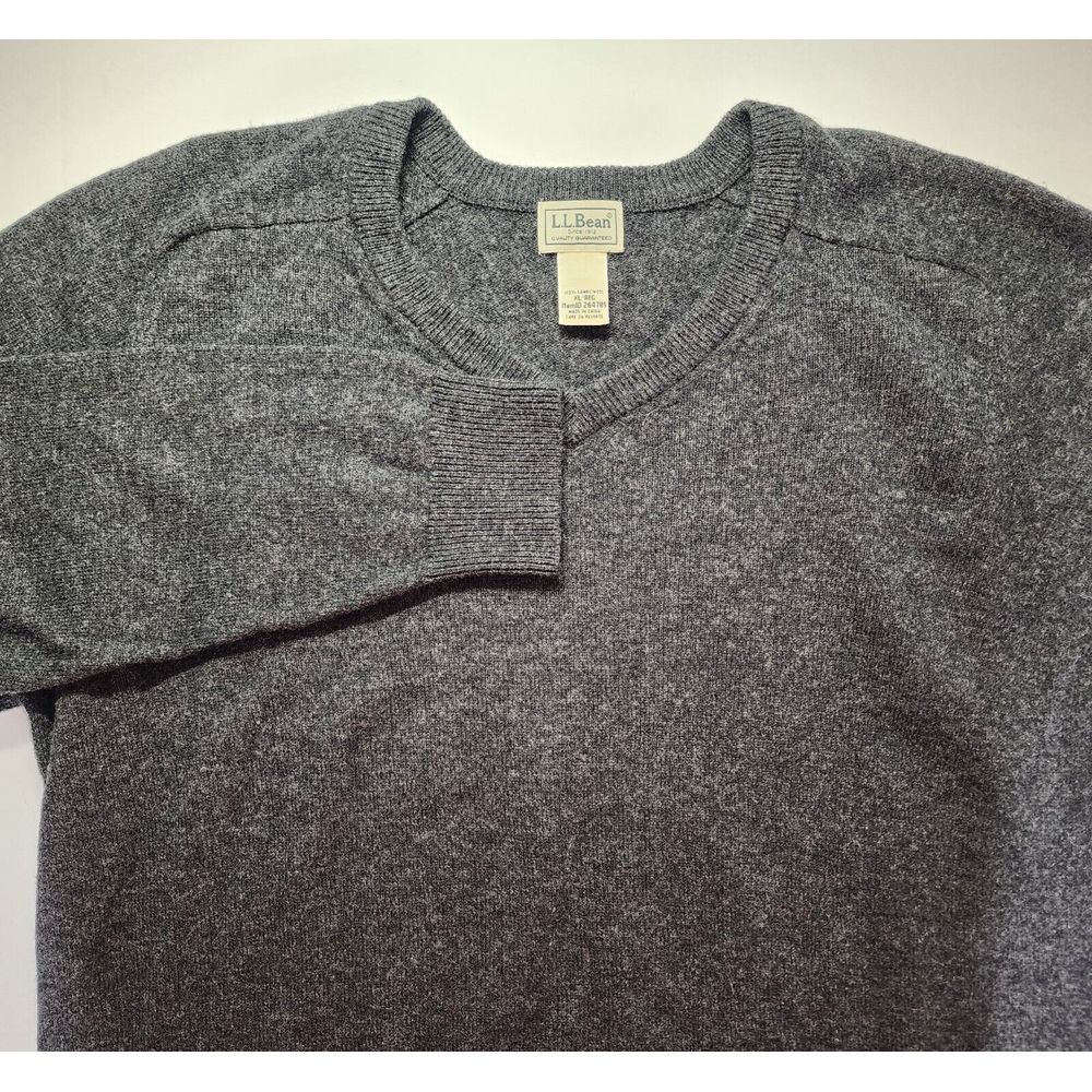LL Bean Mens Size XL Gray Long Sleeve Lambs Wool V Neck Pullover Sweater